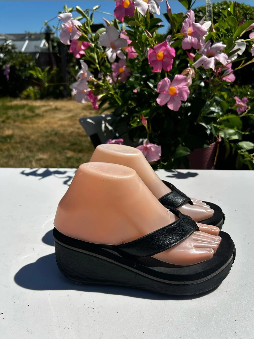 Volatile Women’s Black Platform Thong Sandals  Size 6.5